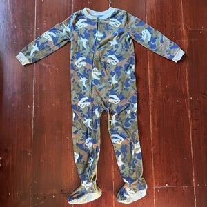 Carters boys camouflage feet pajamas 5T